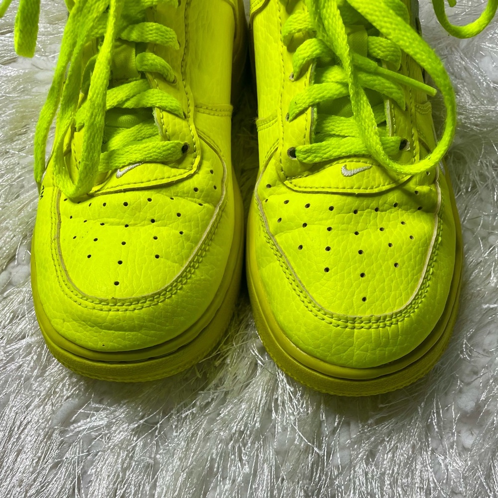 Nike Air Force 1 '07 LV8 Overbranding Utility GS Yellow Size 1.5 Youth Sneakers - Picture 4 of 10